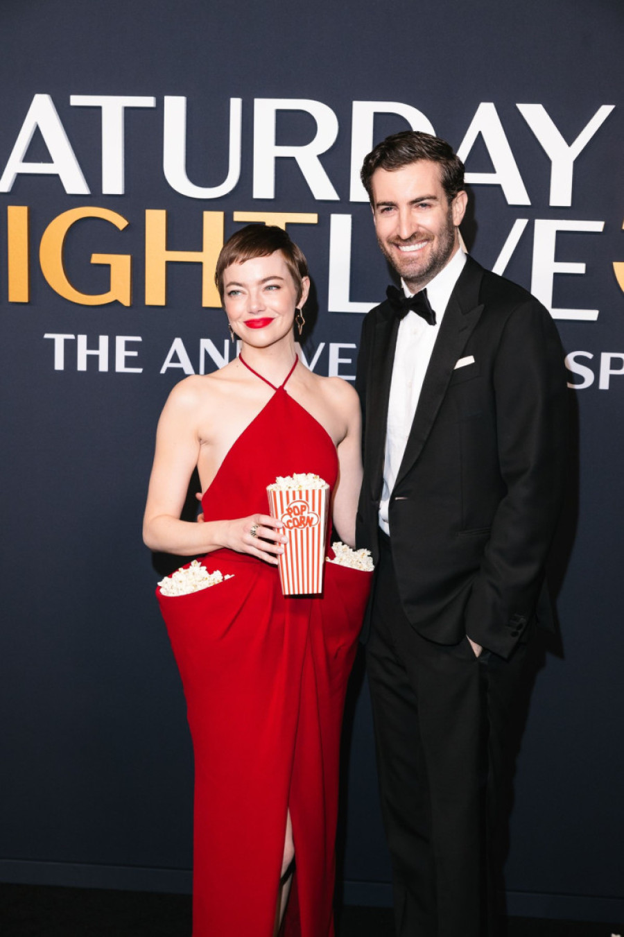 Kakva fora! Ema Stoun ima haljinu sa džepovima u kojima se krije iznenađenje koje je sve ostavilo u šoku (FOTO)