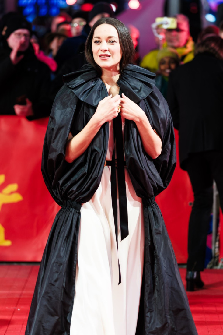 Marion Kotijar u opsesivnoj vezi kao snežna kraljica: Uznemirujuća verzija čuvene bajke premijerno u Berlinu (FOTO/VIDEO)