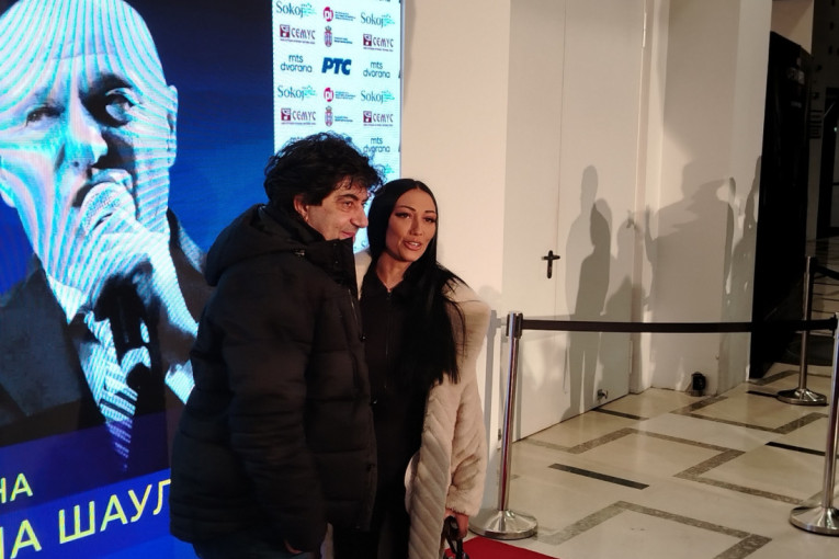 Pevačica nedavno dobila bebu sa 30 godina starijim kompozitorom, a sada šokirala: Mi ne živimo zajedno!