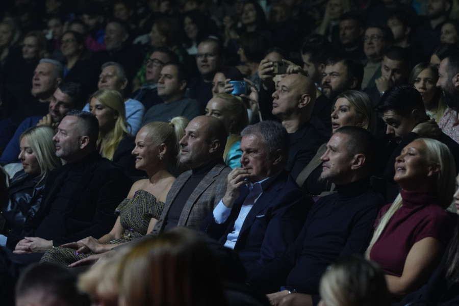 Ćerke Šabana Šaulića plaču na koncertu koji je posvećen njihovom ocu: Ne mogu da zaustave suze