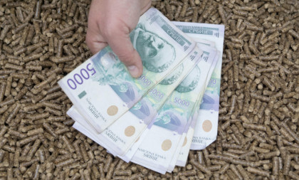 Pelet sve skuplji: Cena skočila i do 44.000 dinara, na nekim mestima formirane liste čekanja