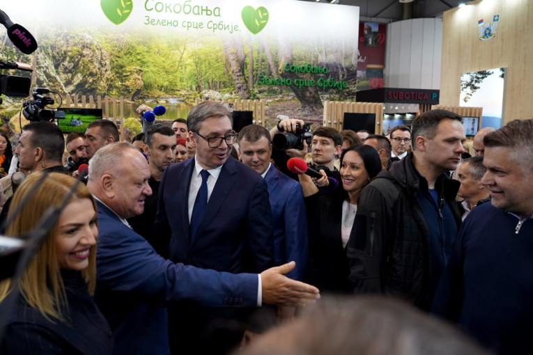 Vučić: Rektori zadovoljni razgovorima, ali ne smeju to da kažu zbog plenuma