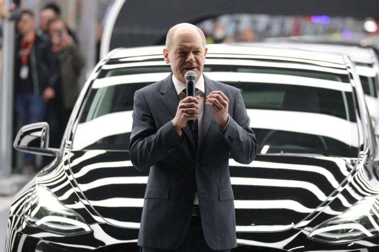 Ne mogu da izađu na kraj sa carinskim ratovima i kineskom konkurencijom: Auto-industrija vozi Nemačku unazad