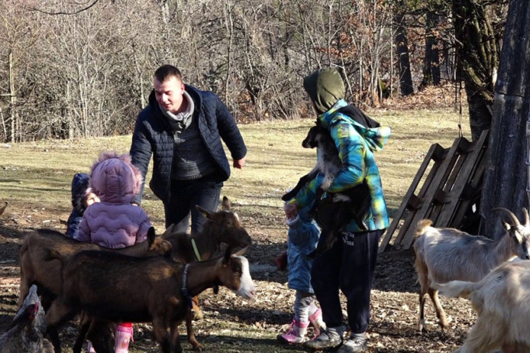 Tamara i Nemanja su se vratili iz grada na selo: Na konju su vodili decu kod doktora, kroz sve teško ih vodi jedan san