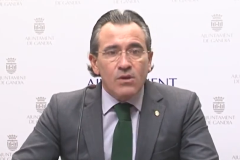 Misteriozna smrt bivšeg gradonačelnika: Telo pronađeno u automobilu, na mestu zločina tragovi davljenja i metak (VIDEO)