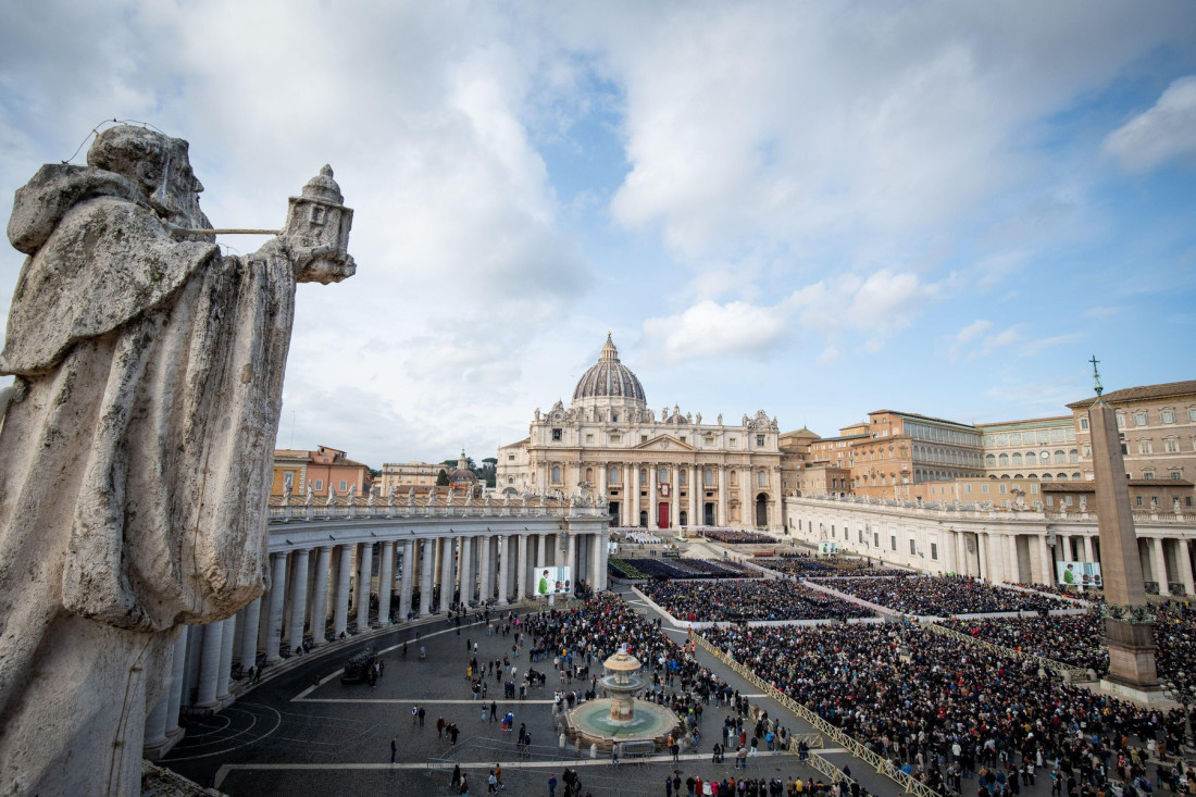Danas počinje izbor za novog papu: Svi čekaju beli dim! Ali pre toga biće obavljen ovaj drevni ritual...