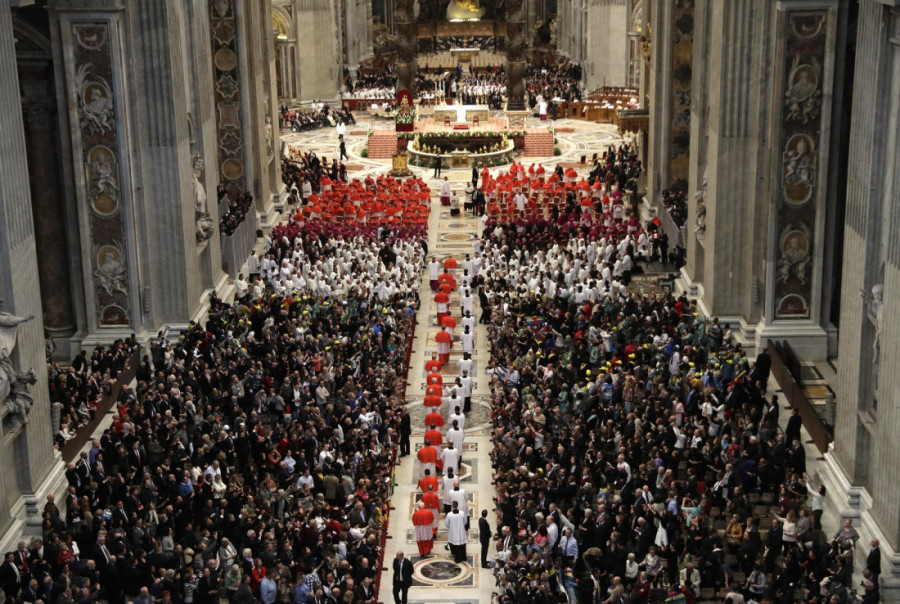Tramp želi jedno, Makron drugo: Kako svetski lideri pokušavaju da utiču na izbor pape