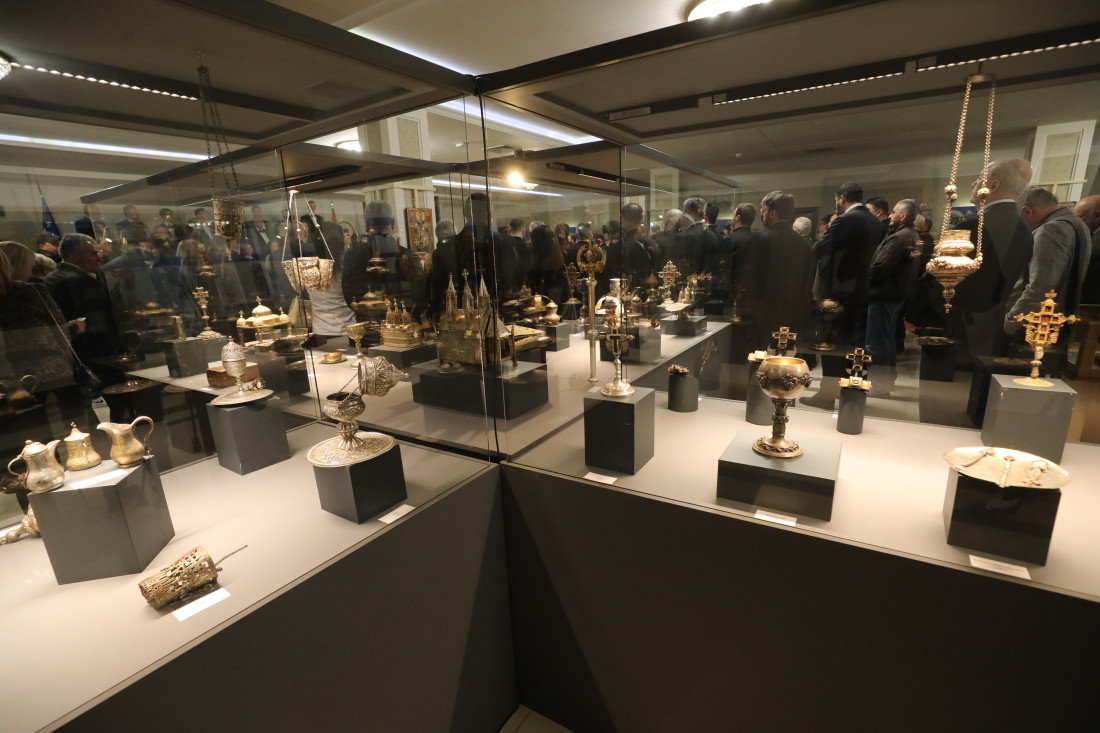 Odgovor na pitanje ko smo i šta smo: Otvorena izložba i predstavljena monografija "Kultura sećanja Srba 1468-1941" (FOTO)