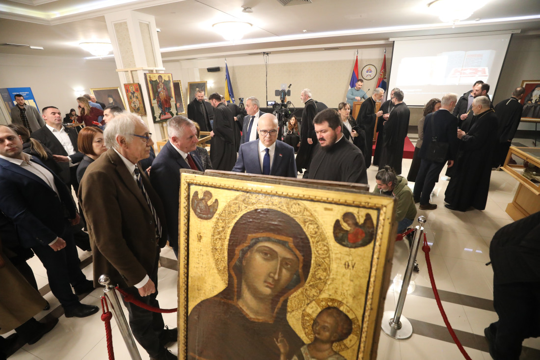 Odgovor na pitanje ko smo i šta smo: Otvorena izložba i predstavljena monografija "Kultura sećanja Srba 1468-1941" (FOTO)