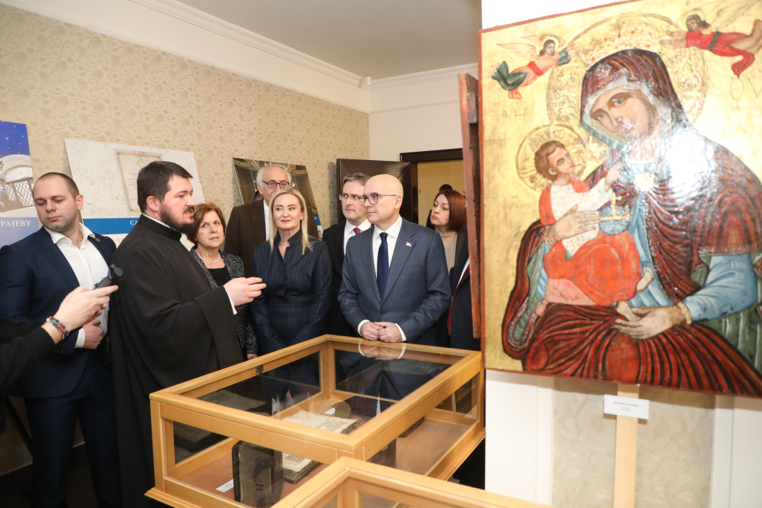 Odgovor na pitanje ko smo i šta smo: Otvorena izložba i predstavljena monografija "Kultura sećanja Srba 1468-1941" (FOTO)