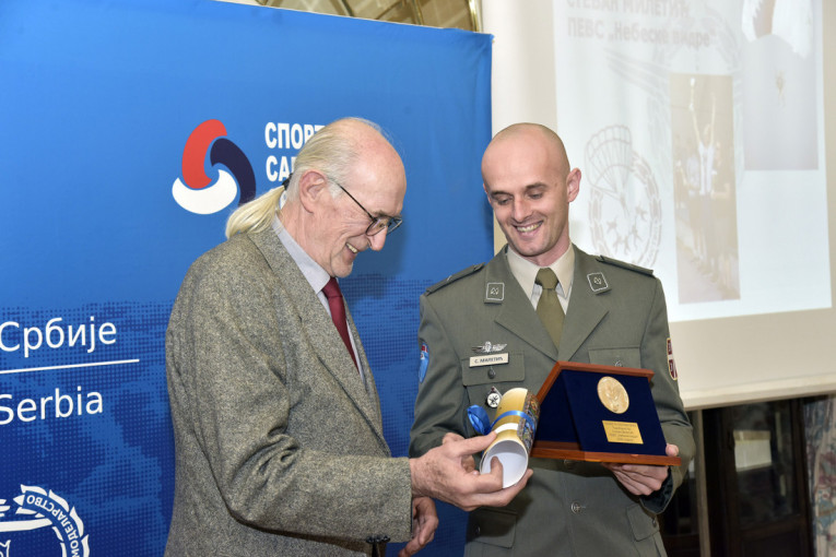 Vodnik Stevan Miletić proglašen za najboljeg padobranca Srbije u 2024. godini (FOTO)