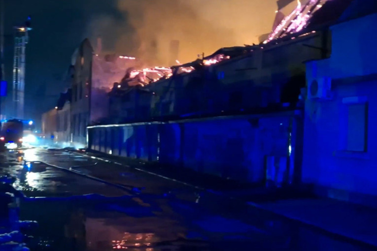 Kraj drame u Nišu, oglasio se MUP: Lokalizovan požar u štampariji "Prosveta", nema povređenih (FOTO/VIDEO)