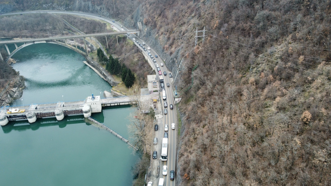 Odron u Mađuvršju na magistralnom putu Čačak-Požega (FOTO/VIDEO)