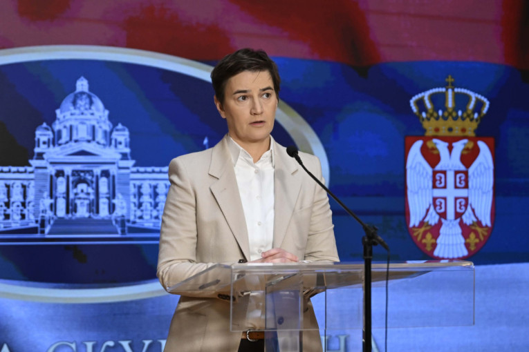 Brnabić: U potpunoj obustavi manje od 3 odsto osnovnih škola, plata onima koji su radili!