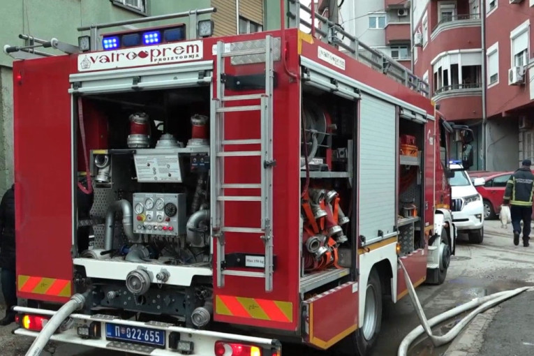 Požar u Užicu: Veliki plamen buknuo kod svečane sale (FOTO)