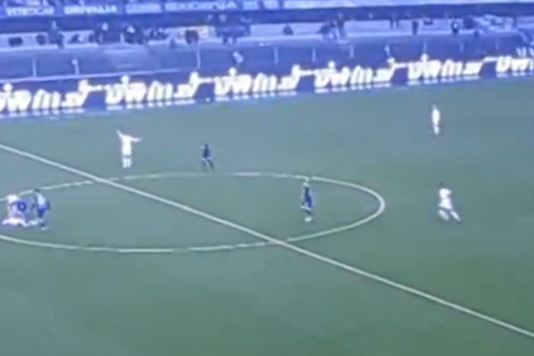 Jezive scene na terenu u Italiji! Fudbaler se samo srušio, usledila borba za život! (VIDEO)