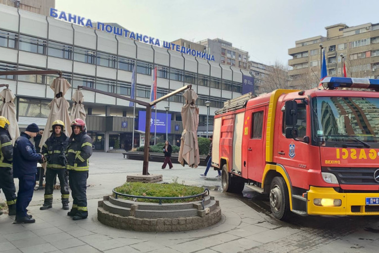 Evakuisani zaposleni u Gradskoj upravi Beograda zbog dima! 24sedam na licu mesta (VIDEO/FOTO)