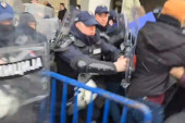 Strukovno udruženje policije: Sramotan napad na policiju ispred Skupštine grada u Novom Sadu