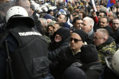 MUP se oglasio nakon nereda u Novom Sadu: Odbornici su odbili poziv, pa pokušali nasilni ulazak (FOTO/ VIDEO)