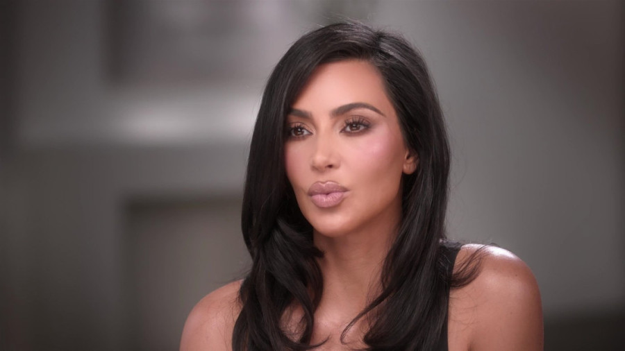 Kim Kardašijan gola u avionu! Preko sebe ogrnula samo skupocenu bundu (FOTO)