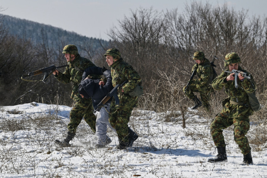 Čeličenje na Pasuljanskim livadama: Mladi vojnici prošli surov vojni dril na snegu! (FOTO)