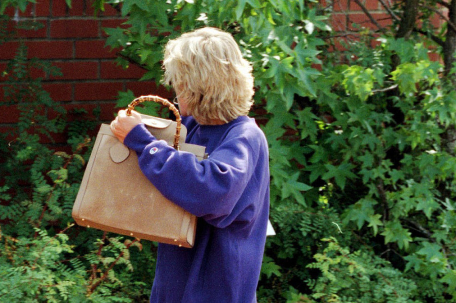 Kod nje ništa nije slučajno, a sada je "ukrala" stajiling pokojne svekrve: Megan Markl u dukserici koju je proslavila princeza Dajana