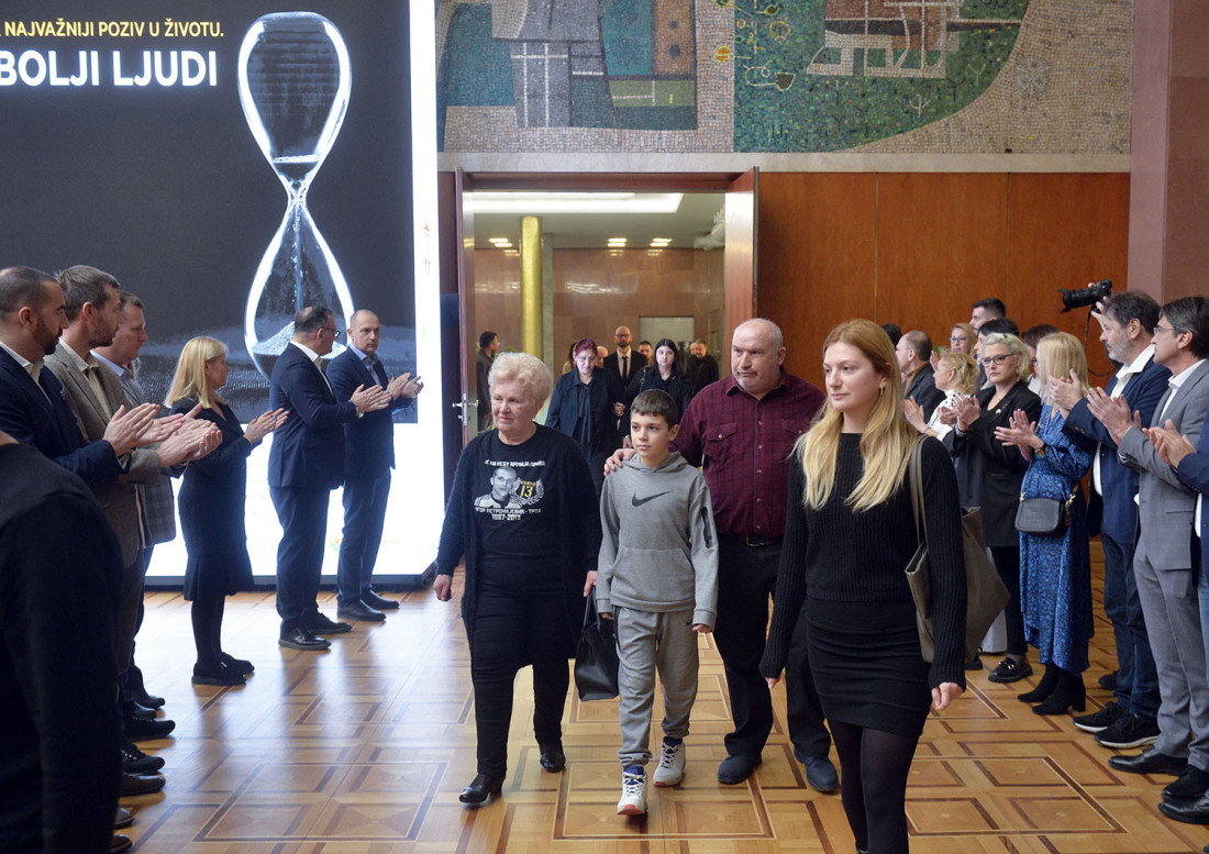Kada im je bilo najteže, oni su spasili nečiji život: Ovo su herojske porodice zbog kojih su živa 44 čoveka u Srbiji (FOTO/VIDEO)