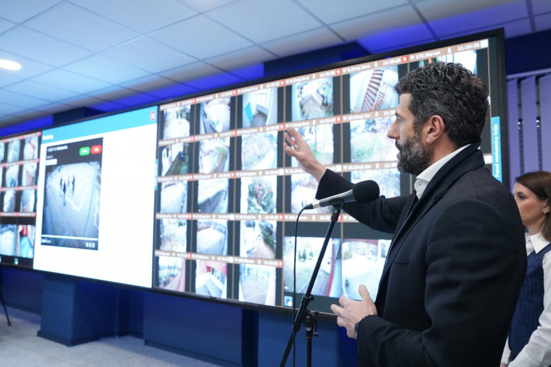 "Svaka kamera ima softver koji prepoznaje hladno i vatreno oružje": Šapić o prvoj fazi bezbednosnog projekta u školama (FOTO)
