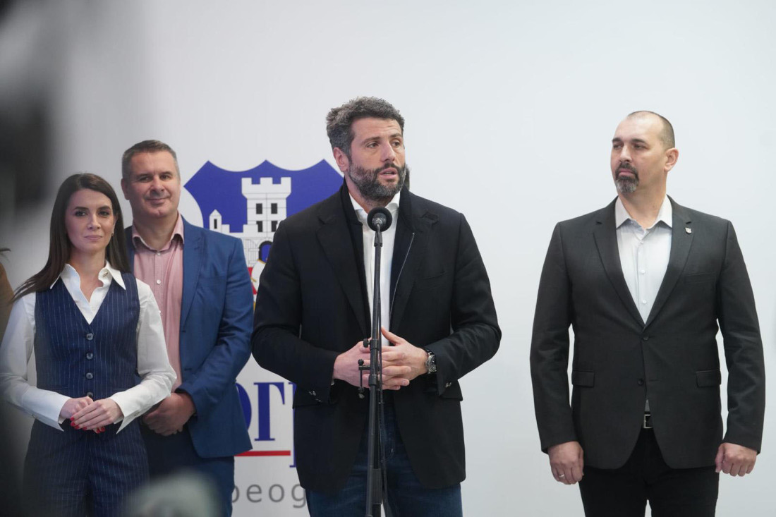 "Svaka kamera ima softver koji prepoznaje hladno i vatreno oružje": Šapić o prvoj fazi bezbednosnog projekta u školama (FOTO)