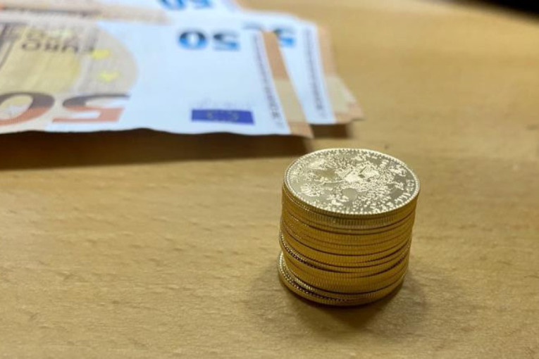 Nova prevara na jugu! Ženi (75) uzeli evre i dukate