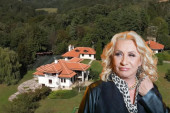 Ovde Vesna Zmijanac ima prelepu vikendicu: U ovu kuću stalno ulaže pare, a komšije je obožavaju (FOTO/VIDEO)