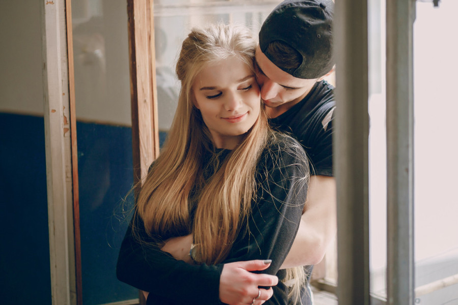 Ljubavni horoskop za oktobar: Lavovi stavljaju ego po strani, dok Ribe konačno cvetaju u iskrenoj ljubavi