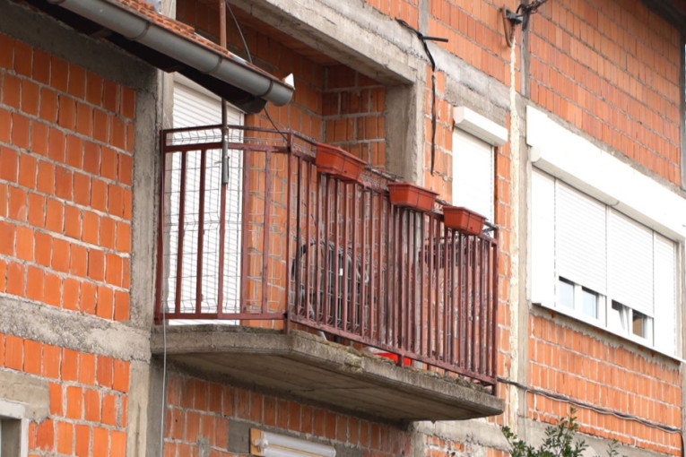 Šok u Brčkom: Deca živela u nehigijeni u kući užasa, lekari otkrili parazite i pokrenuli hitan tretman! (VIDEO)