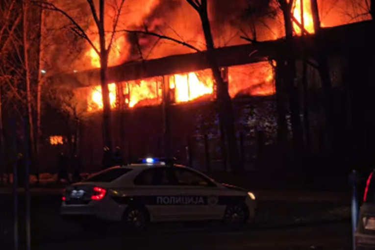 Veliki požar izbio u Novom Sadu: Vatra guta halu, gradom odjekuju detonacije (VIDEO)