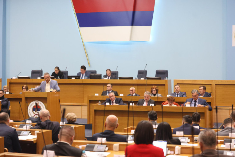 Skupština Srpske po hitnom postupku odlučuje o više predloga zakona: Među njima i zabrana delovanja vanustavnih institucija BiH