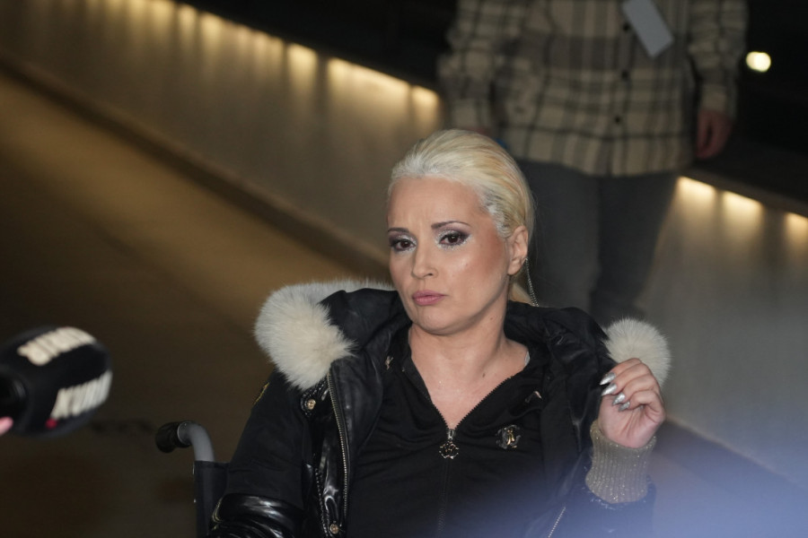 Modni masakr na Pesmi za Evroviziju: Voditeljke kao u reklami za dezodorans, a one ko na dečjem festivalu!