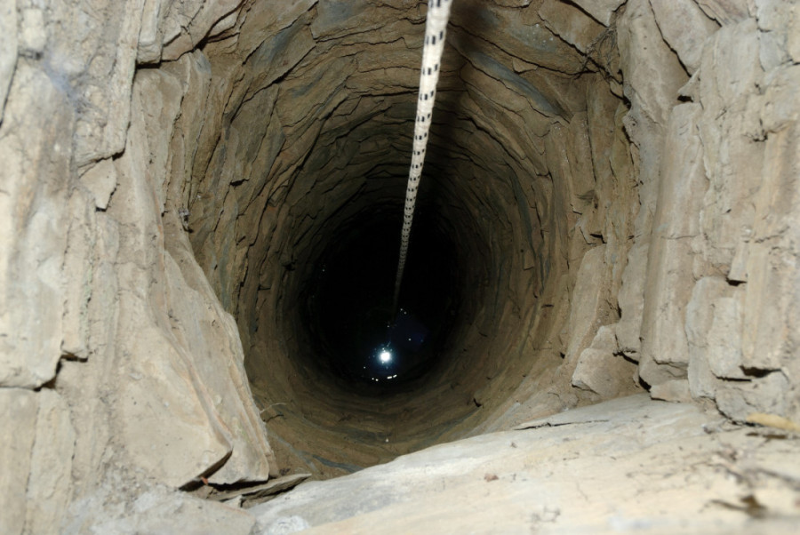 Hitna spasilačka akcija u Starom Selu: Satima su bili zarobljeni u bunaru (FOTO)