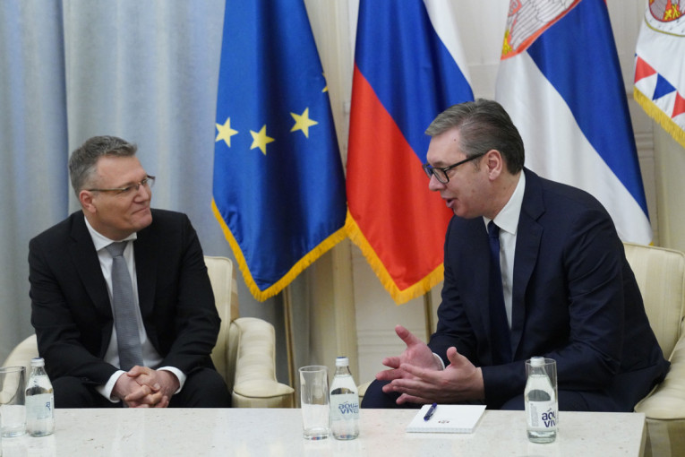 Vučić primio u oproštajnu posetu ambasadora Slovenije (FOTO)