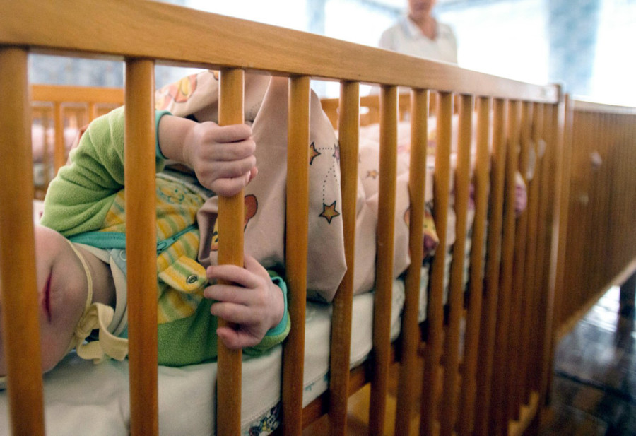 Povlači se hrana za bebe koju koristimo i u Srbiji! Posle 36 slučajeva trovanja pokrenuta istraga protiv nekoliko kompanija