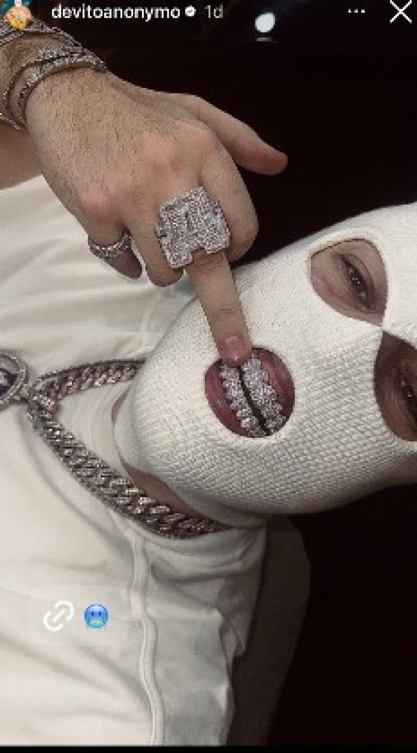 Raskoš kakvu niste videli: Reper se pohvalio novim dijamantskim komadima (FOTO)