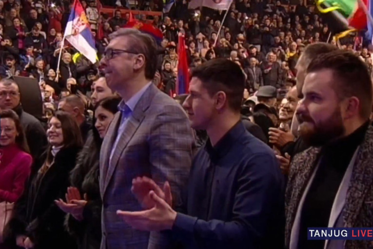 Vučić: Ako ne obezbedimo stranog investitora, gradićemo fabriku namenske u Zeječaru