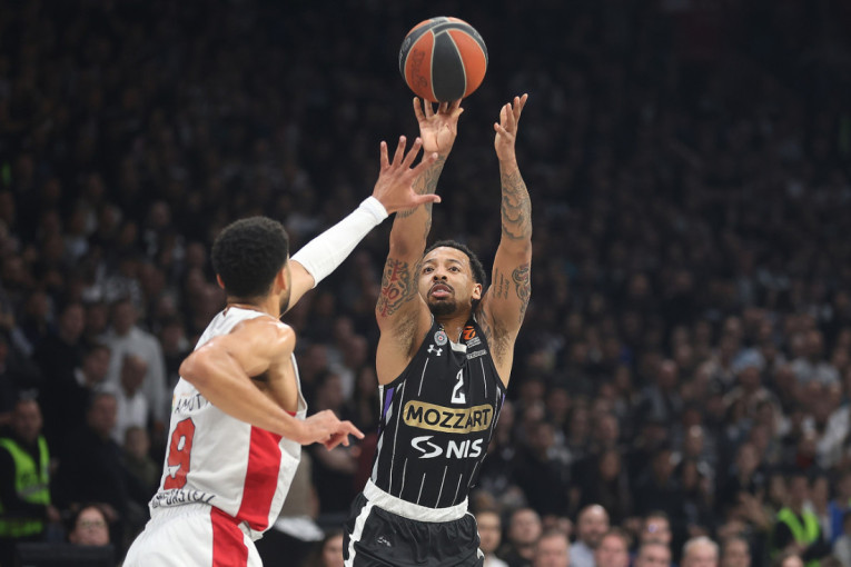 Partizan grabi ka plej-ofu Evrolige! Valjak mleo Baskoniju, pa se malo kockao, ali odbranio Arenu! (FOTO/VIDEO)