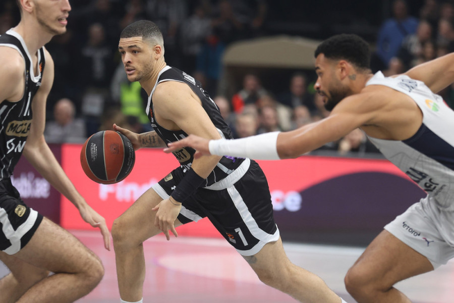 Partizan grabi ka plej-ofu Evrolige! Valjak mleo Baskoniju, pa se malo kockao, ali odbranio Arenu! (FOTO/VIDEO)