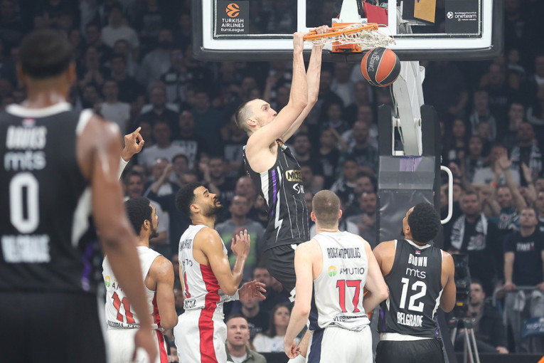 Partizan grabi ka plej-ofu Evrolige! Valjak mleo Baskoniju, pa se malo kockao, ali odbranio Arenu! (FOTO/VIDEO)