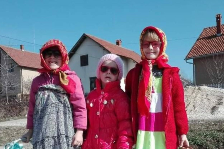 Maskirani i veseli: Deca oko Topole čuvaju srpske običaje tokom Bele nedelje!