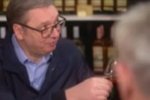Vučić o malim preduzetnicima i tradiciji: Iz godine u godinu, rakija postaje sve bolja , a vina su sve finija (VIDEO)