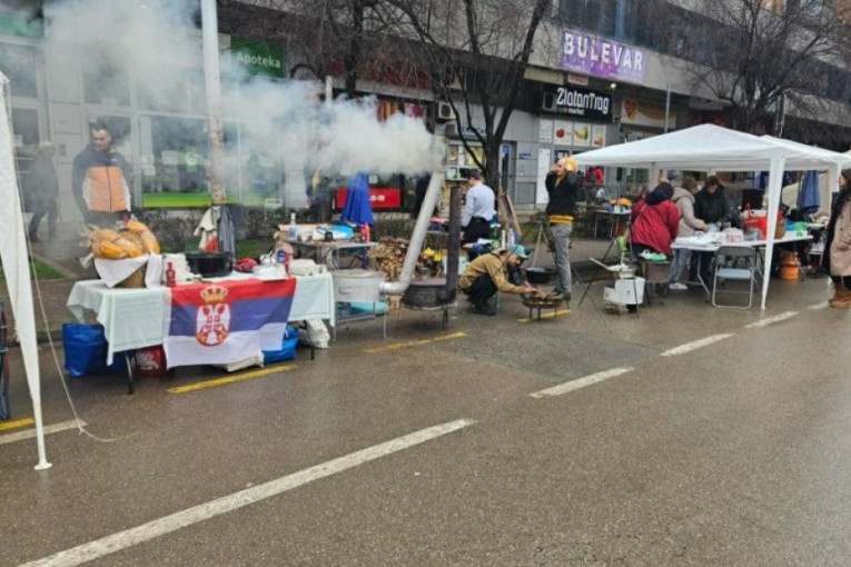 Žurka u pokušaju umesto protesta: U Nišu demonstranata malo, a kotlići spremni (FOTO)