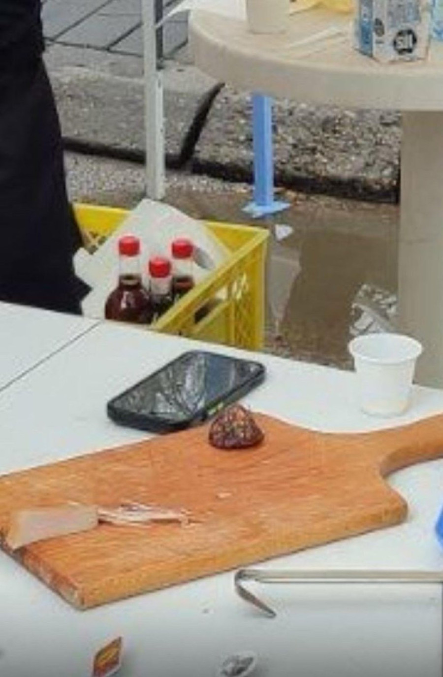 Vašarska atmosfera na "protestu" u Nišu: Kotlići, roštilj i alkohol na svakom ćošku (FOTO/VIDEO)