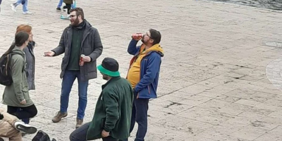 Vašarska atmosfera na "protestu" u Nišu: Kotlići, roštilj i alkohol na svakom ćošku (FOTO/VIDEO)