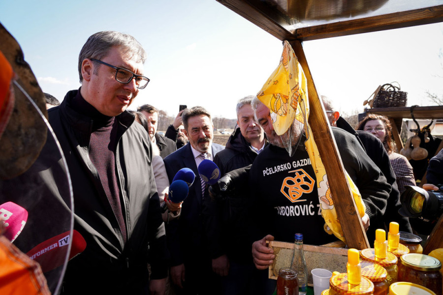 Počeo skup u Boru: Predsednika Vučića dočekao veliki broj građana (FOTO/VIDEO)